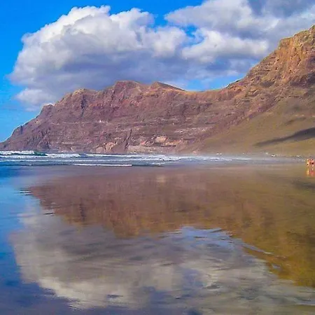 Casa Evan El Charco 3* 阿雷西费