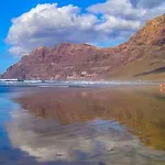 Casa Evan El Charco 4* 阿雷西费